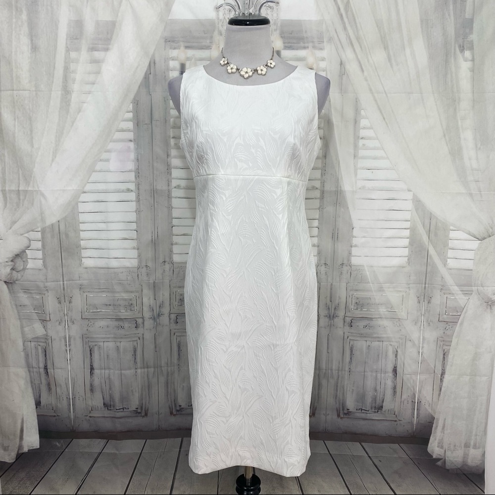 Kasper Size 8 Dress Solid White Textured Sheath Sleeveless Cocktail Party Lined